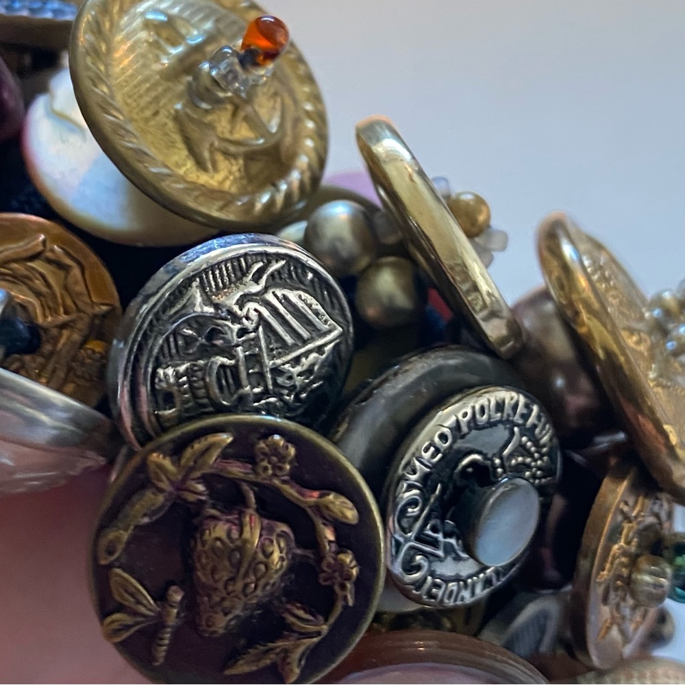 7" Button Bracelet - Picture 10 of 15